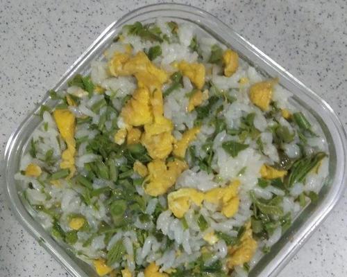 香椿炒饭的做法（绿色健康，美味无敌）-第1张图片-美味行家