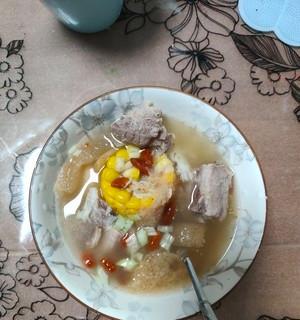 美食享受——玉米竹荪炖排骨（美味佳肴，回味无穷）-第1张图片-美味行家