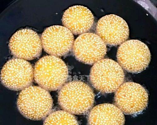 自制土豆芝麻球，健康美味又简单（营养丰富的健康小食，让你爱上做饭）-第1张图片-美味行家