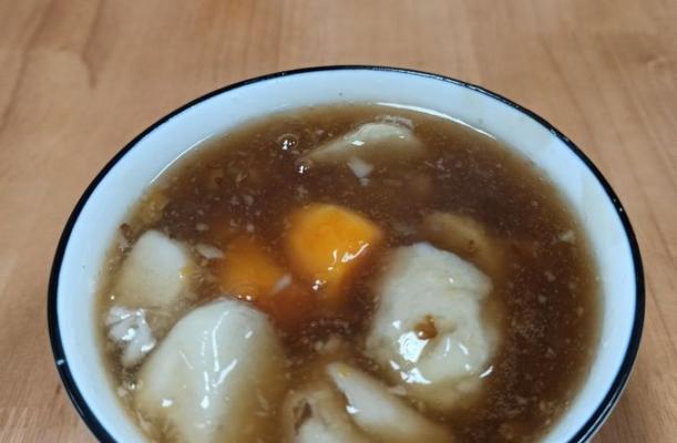 酸菜芋头汤的美味做法（一道酸辣开胃的家常汤菜）-第2张图片-美味行家