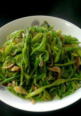 小炒扁豆丝，美味又营养（掌握小技巧，做出极品美食）-第2张图片-美味行家