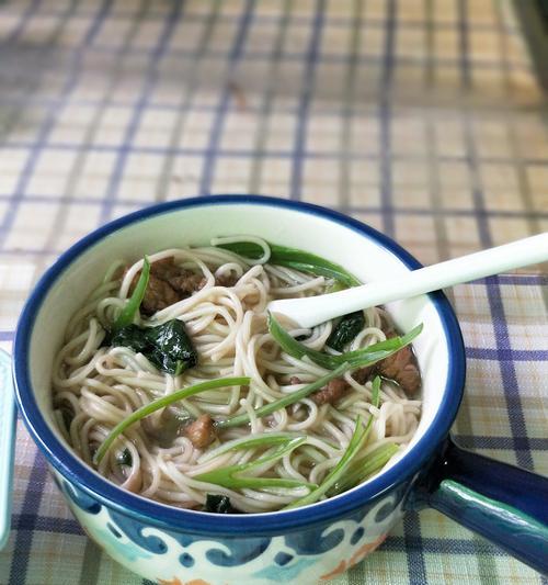 鲜菇肉丝茄汁面的制作方法（健康美味的自制意大利面）-第3张图片-美味行家