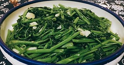蒜蓉腐乳空心菜的做法（美味又健康，享受绿色生活）-第2张图片-美味行家