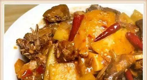 蒜蓉芸豆丝烩烤鸭（清香四溢，鲜嫩可口的美食佳品）-第1张图片-美味行家