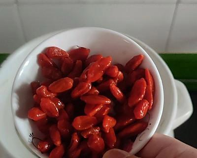 爽口清甜银耳冰糖山楂糖水的制作方法（家常健康养生，营养丰富可口的糖水）-第2张图片-美味行家