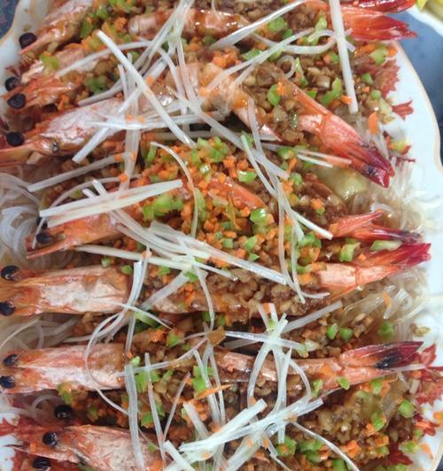 美味蒜蓉粉丝蒸开边虾（用蒜蓉和粉丝打造口感清新的海鲜料理）-第2张图片-美味行家