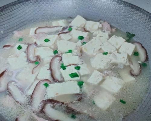 教你如何煲出鲜美营养的鱼头香菇豆腐蔬菜肉汤（做汤的正确方法，让你一次掌握）-第3张图片-美味行家