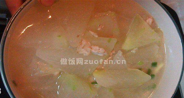 夏日健康美味冬瓜汤（用清凉冬瓜润肺解暑，夏日必备养生汤）-第1张图片-美味行家