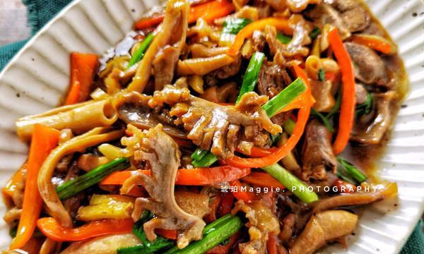 双椒鸭杂的美味烹制方法（以川菜为特色，体验口感与香气的完美融合）-第3张图片-美味行家