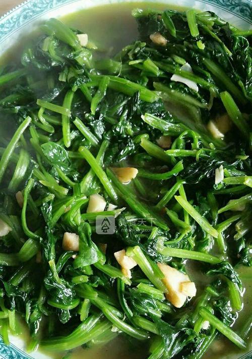 蒜蓉炒菠菜——一道简单又美味的健康蔬菜菜品（蒜香四溢，鲜嫩可口，让你爱上菠菜的味道）-第1张图片-美味行家