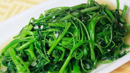 蒜蓉清炒空心菜，美味又营养！（家常小炒菜的好选择，蒜香味浓郁，菜品健康美味。）-第3张图片-美味行家