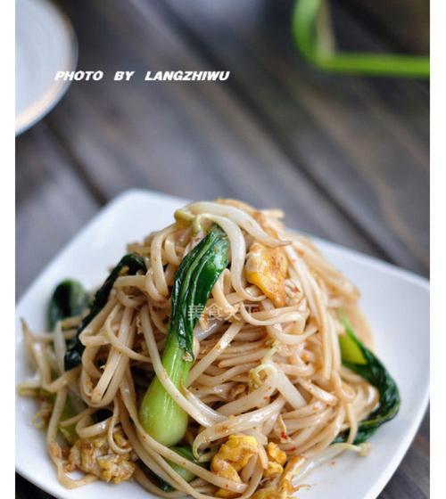 手把手教你制作美味五花小炒面（家庭料理，轻松做好美食）-第1张图片-美味行家