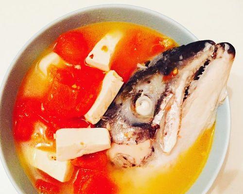 三文鱼头豆腐玉米红萝卜汤的做法（家庭美食）-第3张图片-美味行家