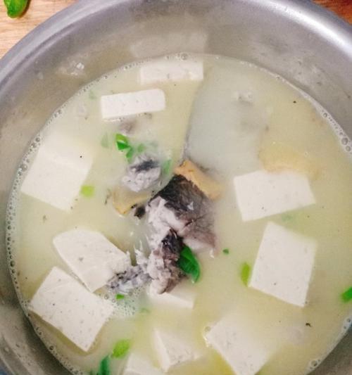 美味土鲫鱼豆腐汤的做法（家常煮汤，营养美味享受）-第1张图片-美味行家