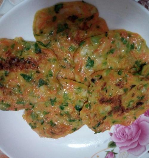 学会如何制作美味的以什锦蔬菜鸡蛋饼（简单易学的家常菜，营养丰富的早餐选择）-第1张图片-美味行家