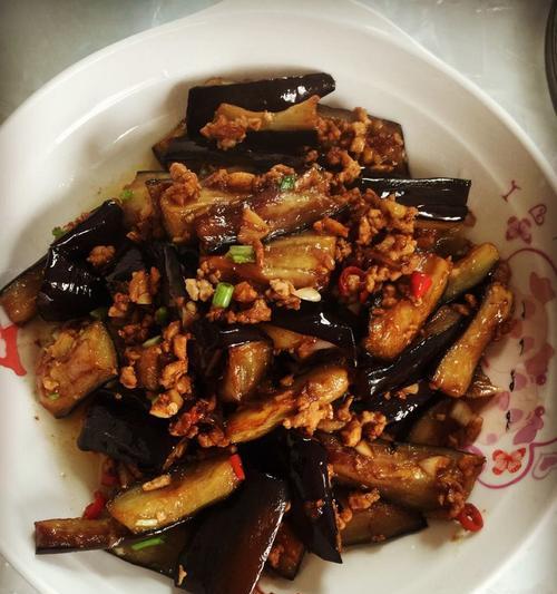 蒜香肉沫茄子的做法（手把手教你制作美味茄子佳肴，口感鲜香多汁）-第2张图片-美味行家