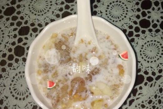 桃胶皂角米粥的做法（营养美味又养生，轻松做出一碗好粥）-第3张图片-美味行家