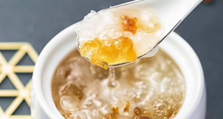 桃胶皂角米粥的做法（营养美味又养生，轻松做出一碗好粥）-第1张图片-美味行家