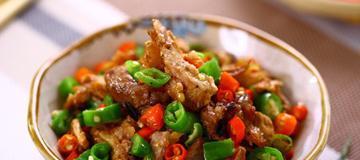 让你随手拿下的小炒拆骨肉（传统技艺现代化，一把刀，一口香。）-第1张图片-美味行家