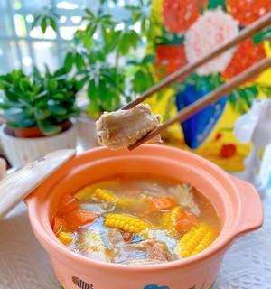 用玉米萝卜熬制的美味鸡汤（做法简单，滋补养生）-第3张图片-美味行家