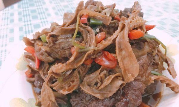 笋干烧排骨（家常美食，营养健康，一起来学做吧！）-第3张图片-美味行家