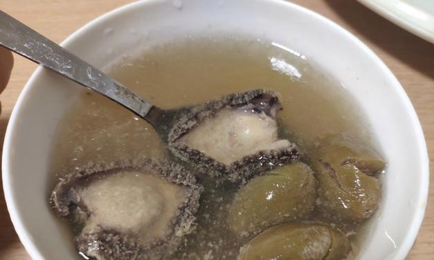 鲍鱼佳肴，橄榄滋味——以鲜橄榄炖鲍鱼的制作-第1张图片-美味行家