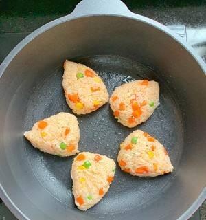 享受美味，学会香煎饭团的做法（煎出金黄饭团，品味传统日本美食）-第1张图片-美味行家