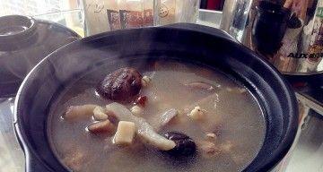 以猪骨枸杞汤为主的营养补品（简单易做，炖出滋补汤汁，满足你的营养需求）-第2张图片-美味行家