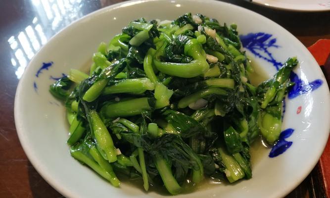 美味可口的蒜茸油菜（用新鲜油菜与蒜茸精心烹制，口感鲜美，令人回味无穷）-第1张图片-美味行家