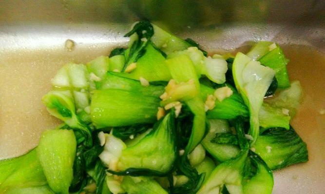 美味可口的蒜茸油菜（用新鲜油菜与蒜茸精心烹制，口感鲜美，令人回味无穷）-第3张图片-美味行家