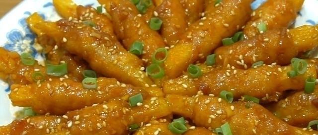 猪皮烧土豆，味道美轮美奂（用猪皮提升土豆口感的秘密，最佳搭配不容错过）-第3张图片-美味行家