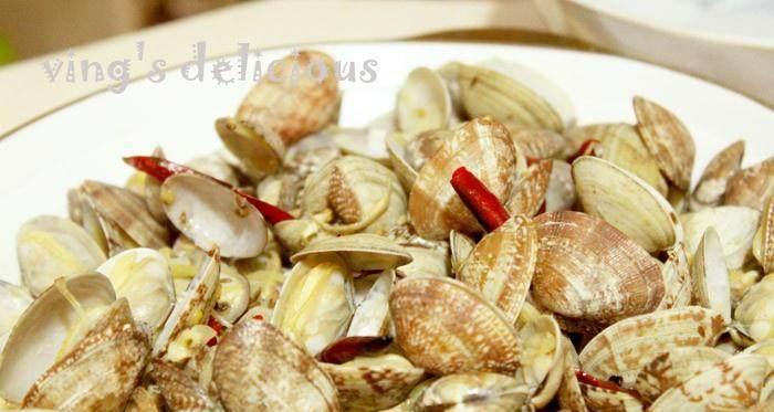 美味炒蛤蜊，香气扑鼻（用香芹为调味，做出鲜美佳肴）-第1张图片-美味行家
