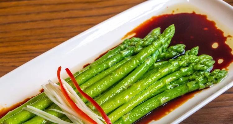 清爽美味，尝鲜汤芦笋（从采购到烹饪，教你一步步做出香浓汤芦笋）-第1张图片-美味行家