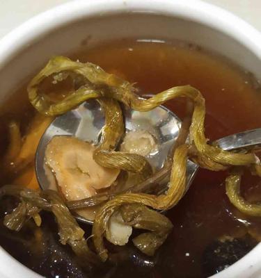 石斛花旗参炖瘦肉（家庭滋补的好选择，瘦肉营养更丰富）-第3张图片-美味行家