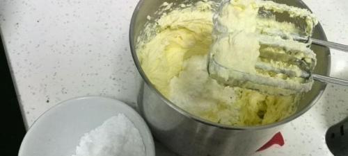 用雪域牛乳芝士制作的美味蛋糕（以雪域牛乳芝士蛋糕的做法为主题，分享一道简单易学的蛋糕食谱）-第1张图片-美味行家