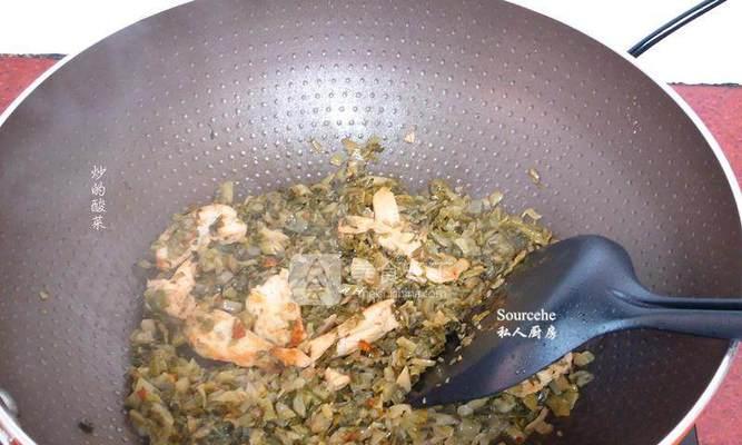 肉圆酸菜面的制作（一口咬下，回味无穷的美食）-第3张图片-美味行家