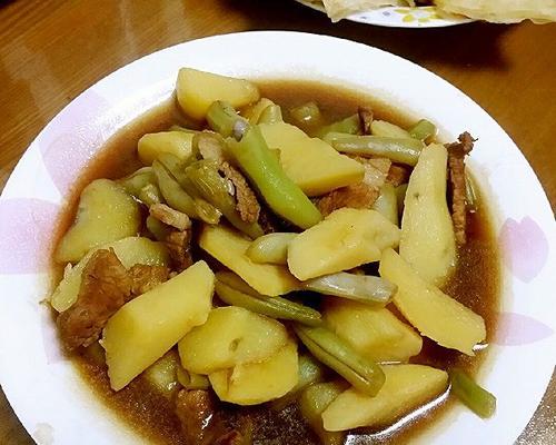 土豆炖芸豆油豆，香气四溢（原汁原味，家常好味；做法简单，味道不凡）-第2张图片-美味行家