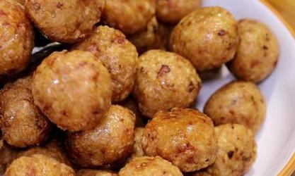 团团圆圆大丸子的做法（家庭美食不可少的秘诀，让你轻松打造美味丸子）-第1张图片-美味行家
