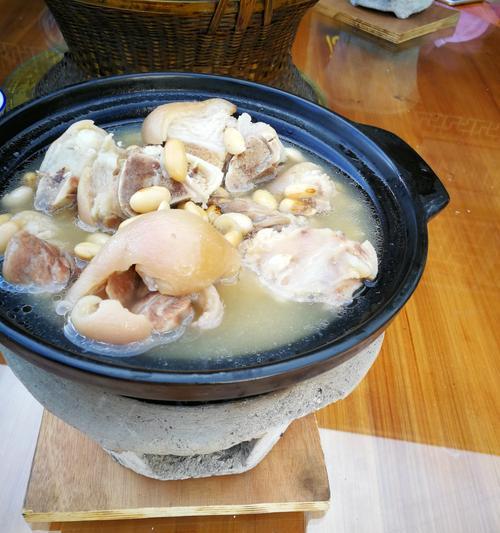 美味健康的鲜蔬炖猪蹄食谱（健康生活的秘密就在这里，让你重拾健康美食乐趣）-第2张图片-美味行家