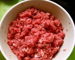 用水打造口感鲜嫩的鸡胸肉丸子（以水穿透丸子，让口感更入味）-第2张图片-美味行家