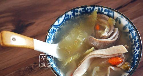 酸菜猪肚汤——营养美味的家常汤（家常汤菜，独具特色的美味佳肴）-第2张图片-美味行家