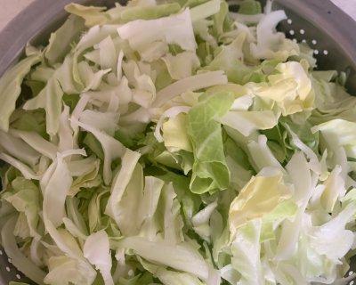 糖醋包菜的制作方法（口感酸甜可口，家常菜的必备佳品）-第1张图片-美味行家