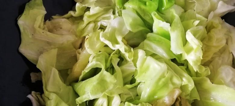 糖醋包菜的制作方法（口感酸甜可口，家常菜的必备佳品）-第3张图片-美味行家