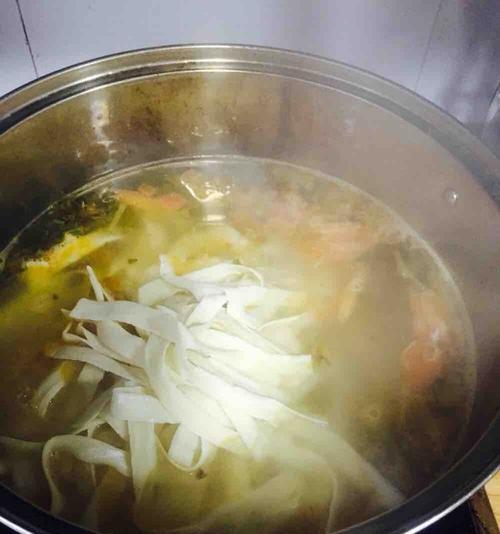 酸菜面的做法（爱上这口儿，只因酸甜可口）-第3张图片-美味行家