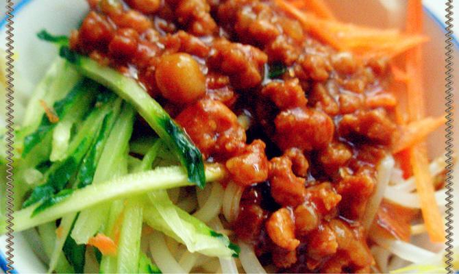 中华美食传统经典——炸酱面（一份激发味蕾的美味佳肴）-第1张图片-美味行家