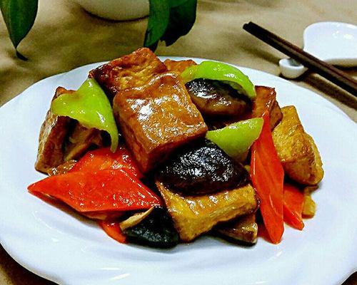 香辣熘豆腐制作秘籍（开启美味新风暴，轻松做出家庭必备菜肴）-第3张图片-美味行家