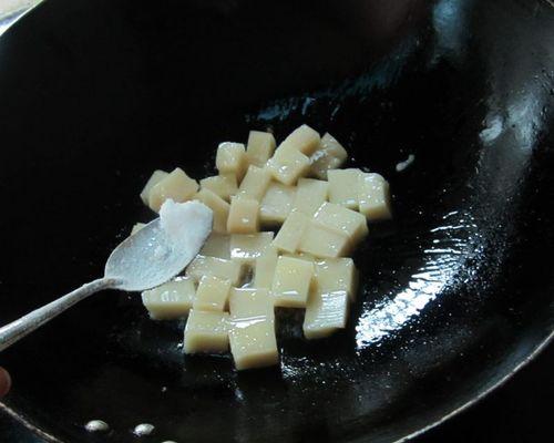 美味可口的煮米豆腐料理（一道简单易学的家常菜）-第2张图片-美味行家