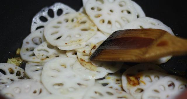 私房焖脆藕-别有风味的美食-第1张图片-美味行家