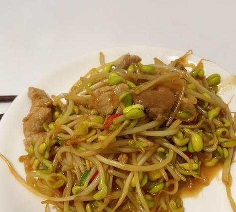 家常银芽肉丝的做法（教你轻松做出味道好又营养的银芽肉丝）-第3张图片-美味行家