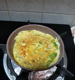 清新口感，营养丰富，教你如何制作地道的香椿蛋饼（清新口感，营养丰富，教你如何制作地道的香椿蛋饼）-第1张图片-美味行家